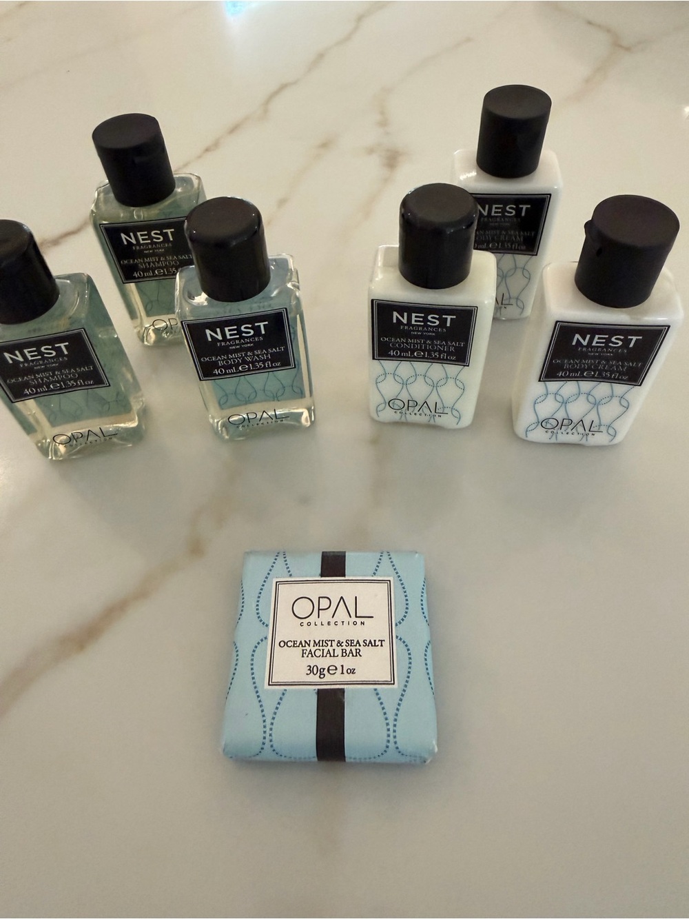 NEST Fragrances Ocean Mist & Sea Salt Bath Set in Light Blue and White